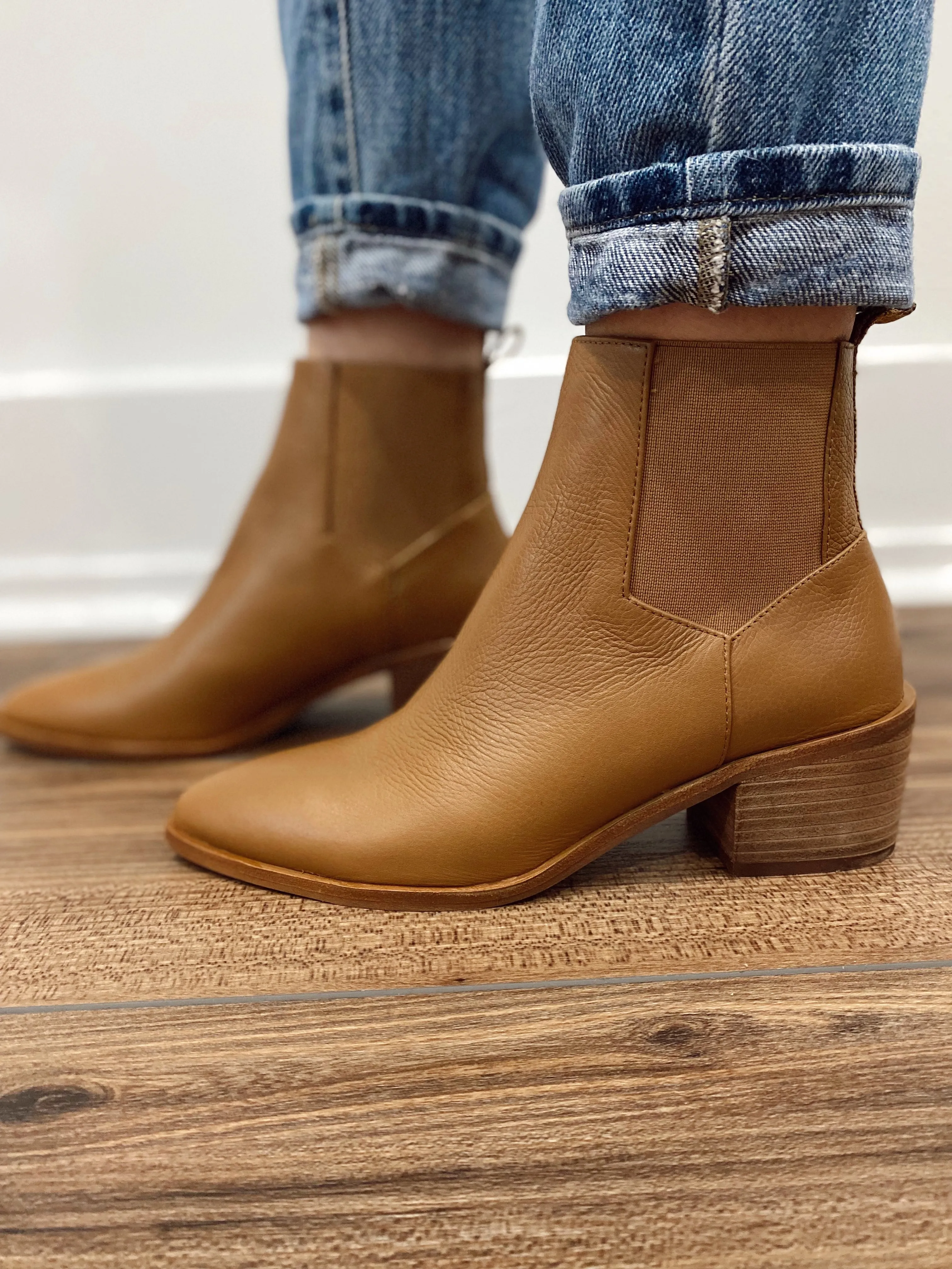 Filip Chelsea Bootie-Camel