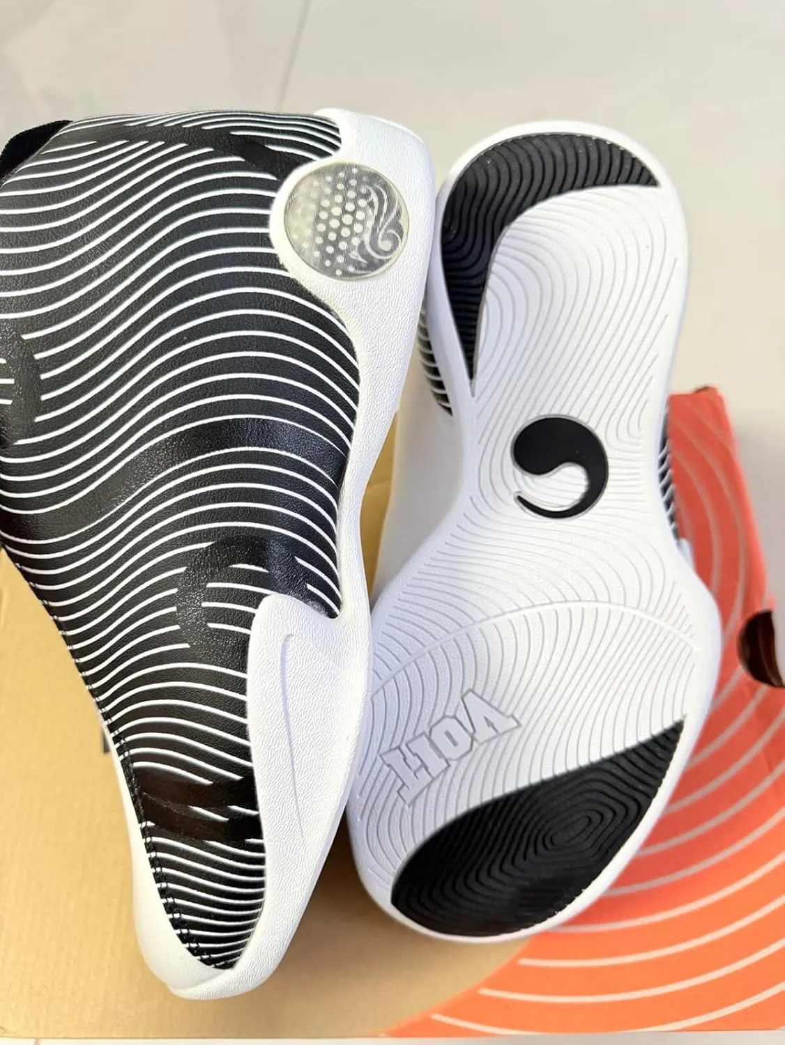 High-top Basketball Shoes Leather Surface Sports Shoes