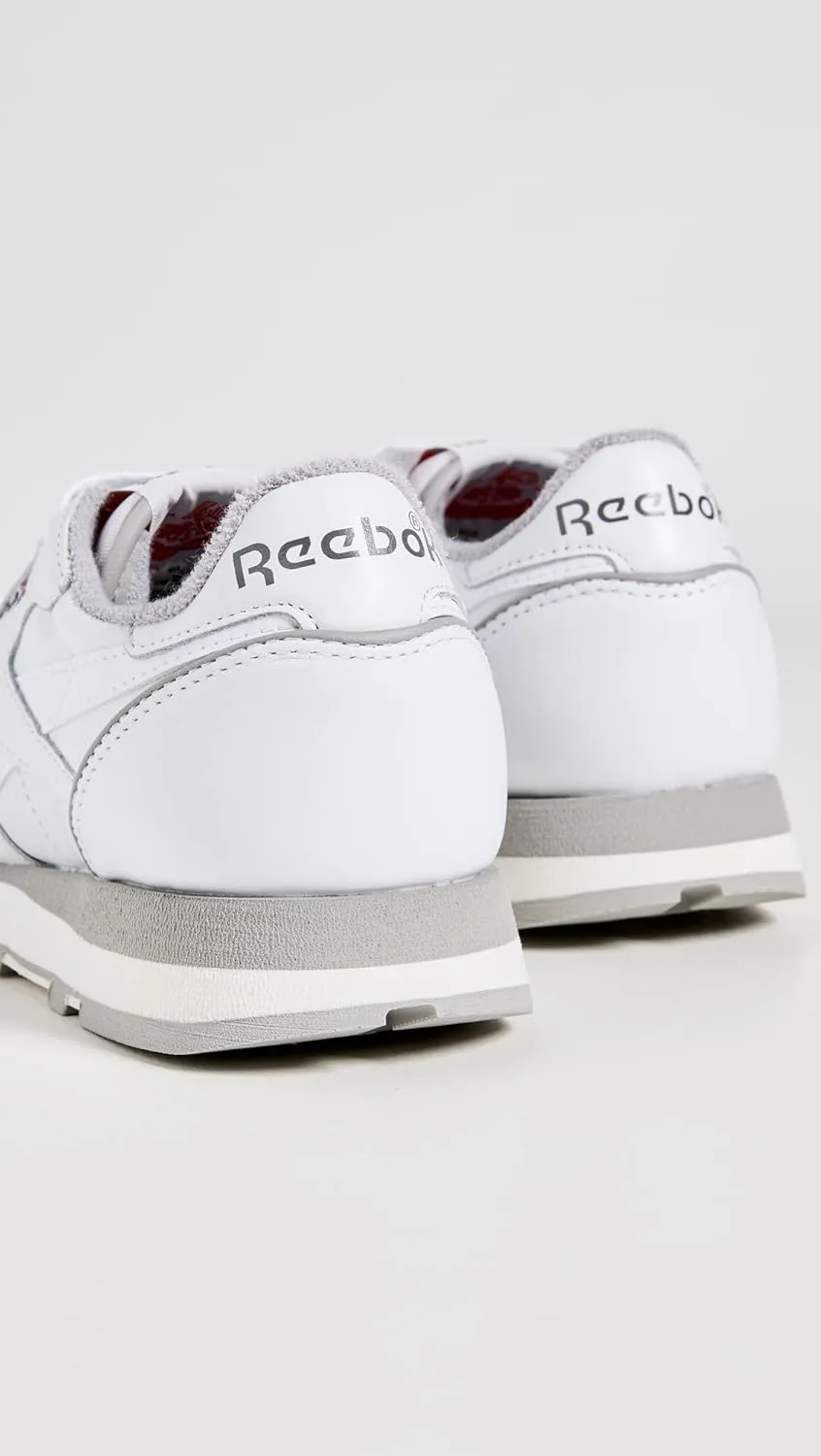 Reebok Unisex-Adult Classic Leather V1 Sneaker