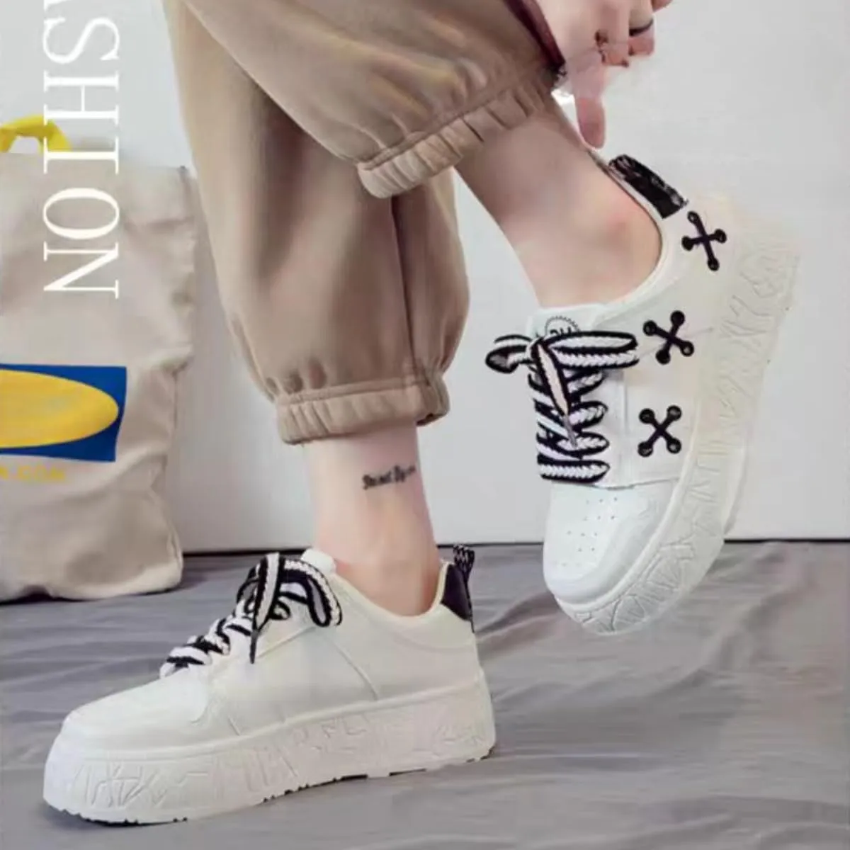 White Tennis Shoes Chunky Platform Casual Sneakers for Women Preppy Thick Sole Walking Skate Shoes Lace Up All Seasons