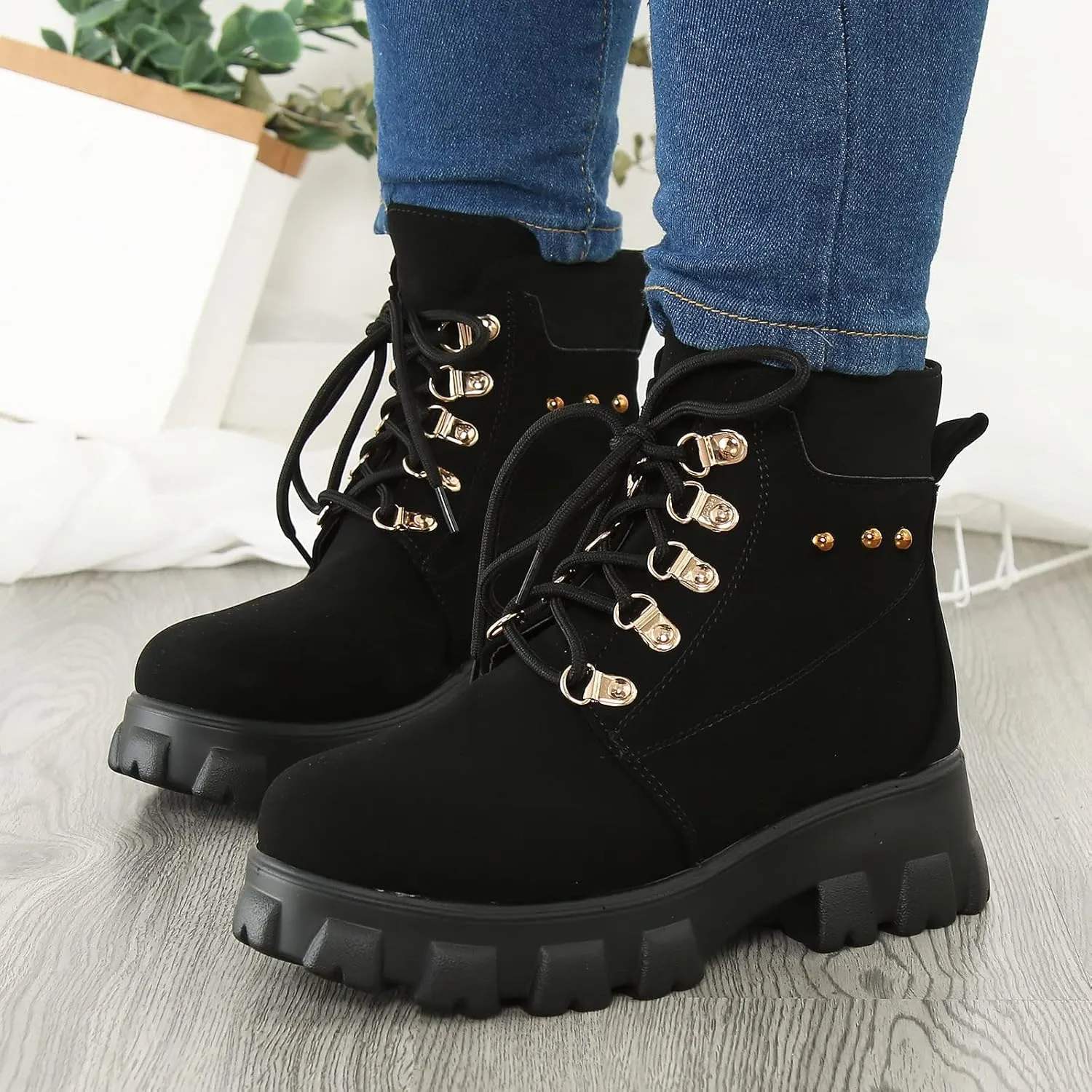 Womens Boots Fashion Casual Solid Color Lace Up Round Toe Boots for Women Lug Sole Non Slip Cozy Ankle Boots