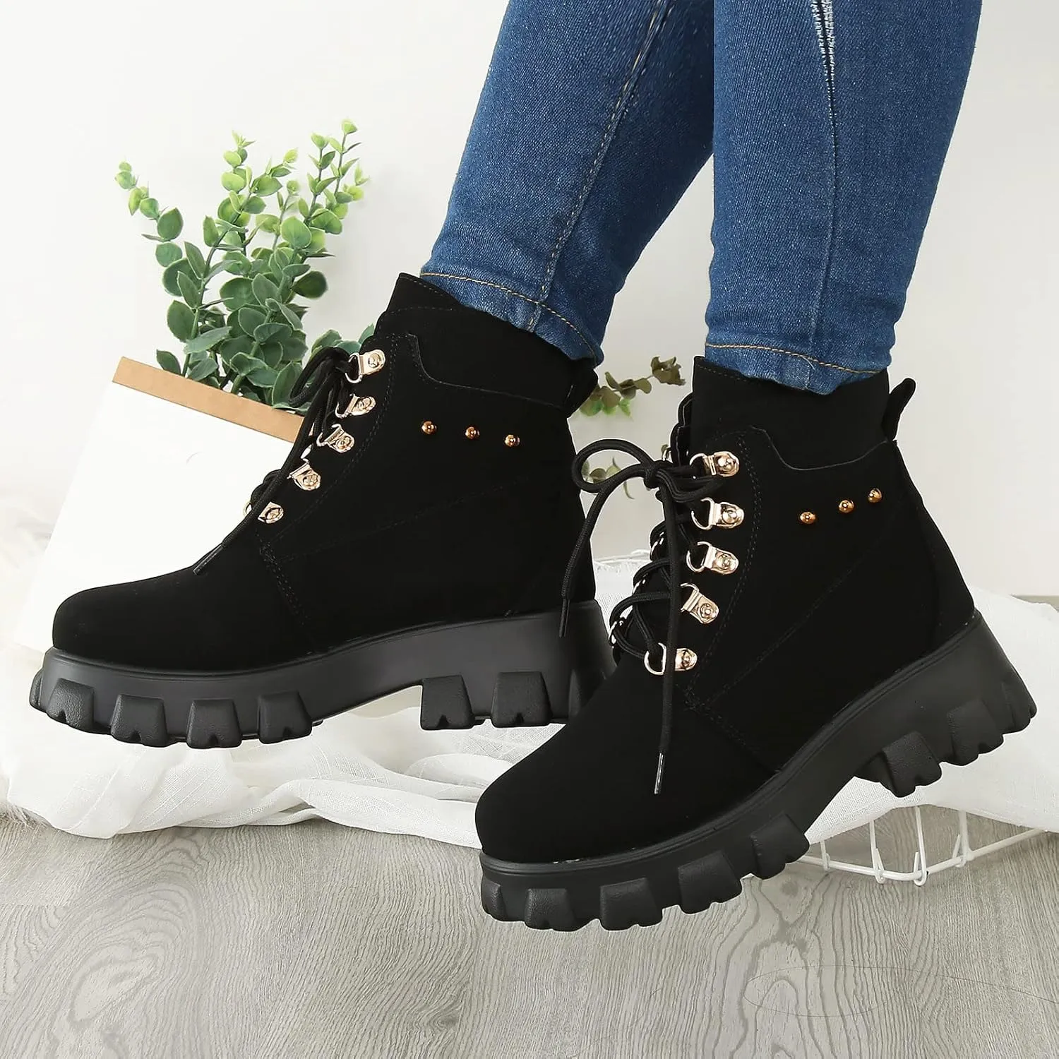 Womens Boots Fashion Casual Solid Color Lace Up Round Toe Boots for Women Lug Sole Non Slip Cozy Ankle Boots