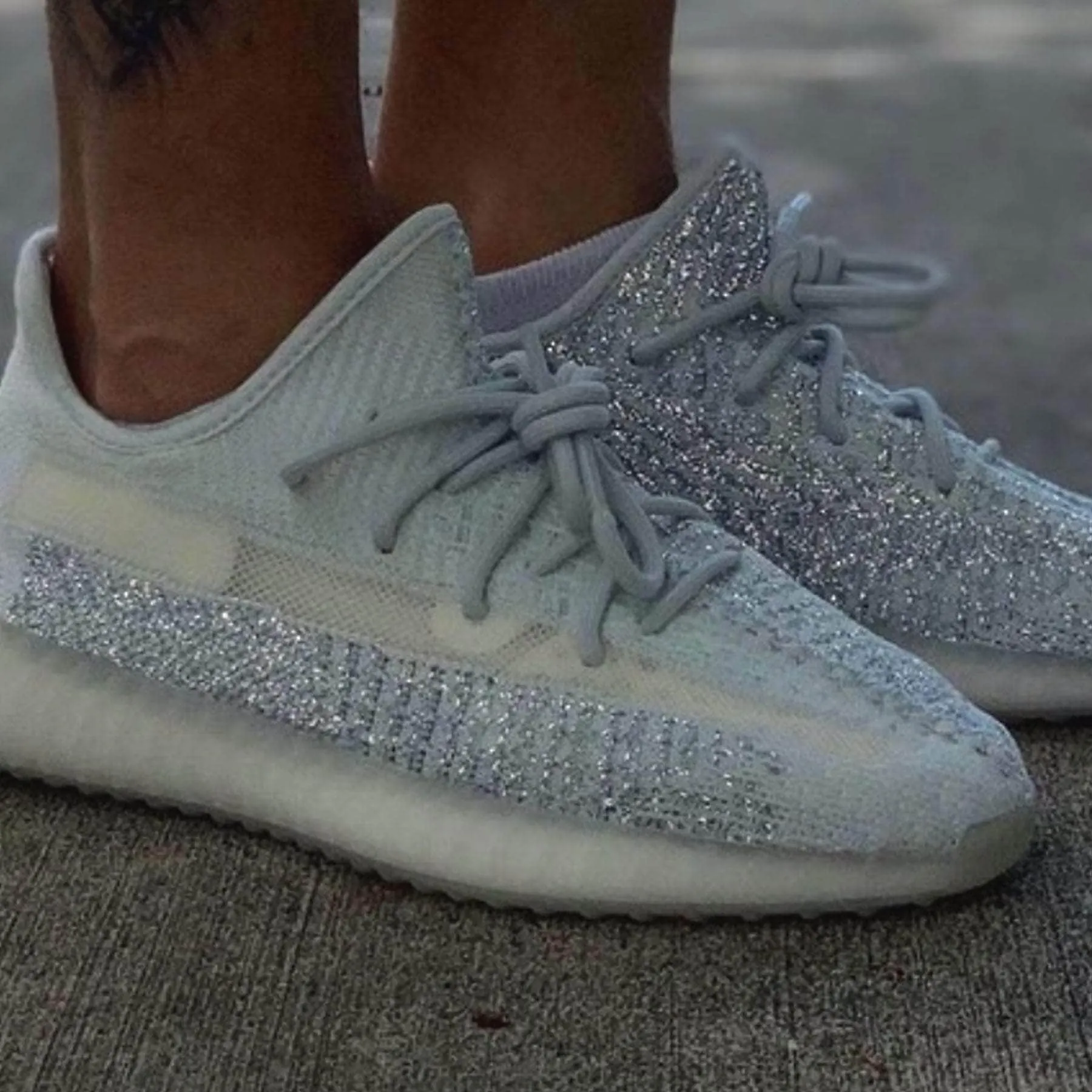 YEEZY BOOST 350 V2 CLOUD WHITE REFLECTIVE