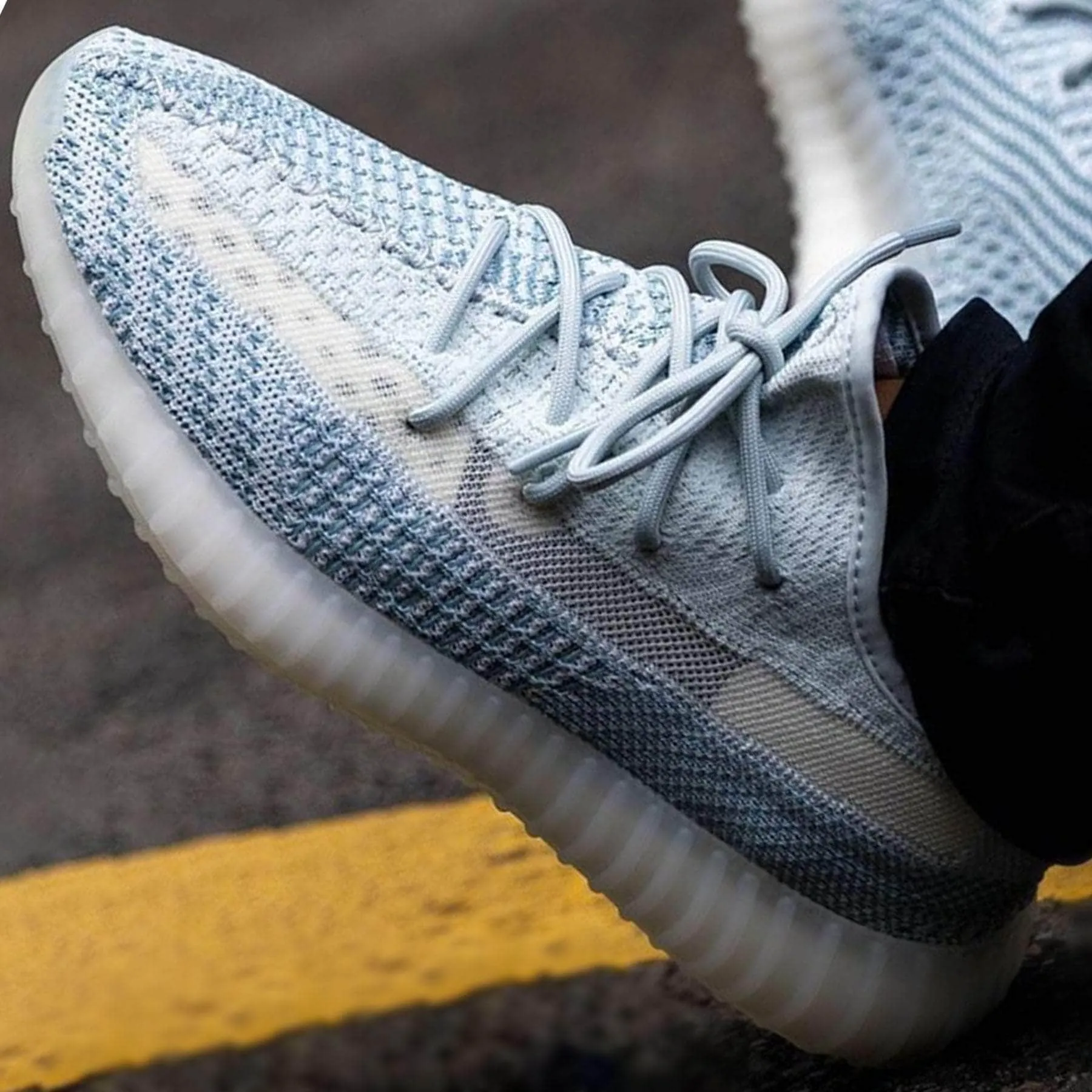 YEEZY BOOST 350 V2 CLOUD WHITE REFLECTIVE